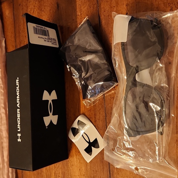 Unisex UA Raid Polarized Sunglasses Shiny Black/Gray - Picture 5 of 6